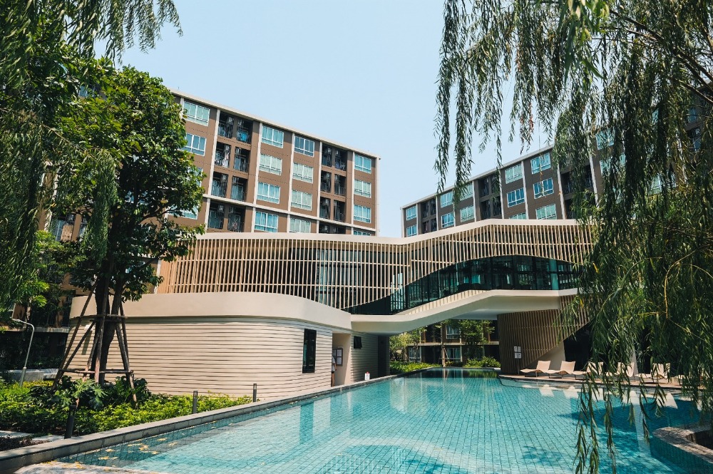 Quick sale! Beautiful room, pool view, with tenant Quick sale! Beautiful room, pool view, with tenant