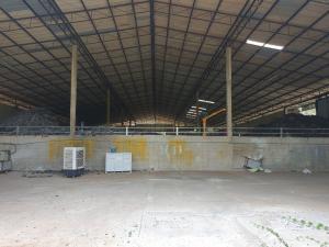Sell / rent a factory, Nong Kham Subdistrict, Si Racha, size 5 rai 1 ngan, area under the building 1800 sq m., 27 km. from the boat pier, convenient access by container van. ready office 4 executive rooms