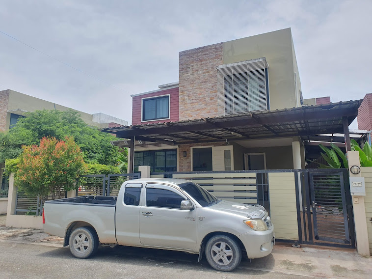House for rent at Rock Garden Airport ladkrabang motorway