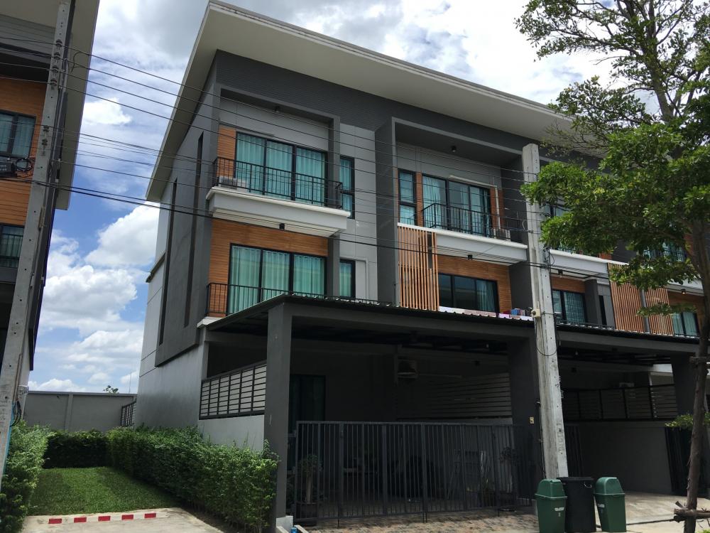 3-storey eco-space townhome for sale, Bangna-Wongwaen, 23.4 square wa. Usable area 180 square wa. Beautifully decorated as in the picture. Beautiful, pleasing, definitely not disappointed