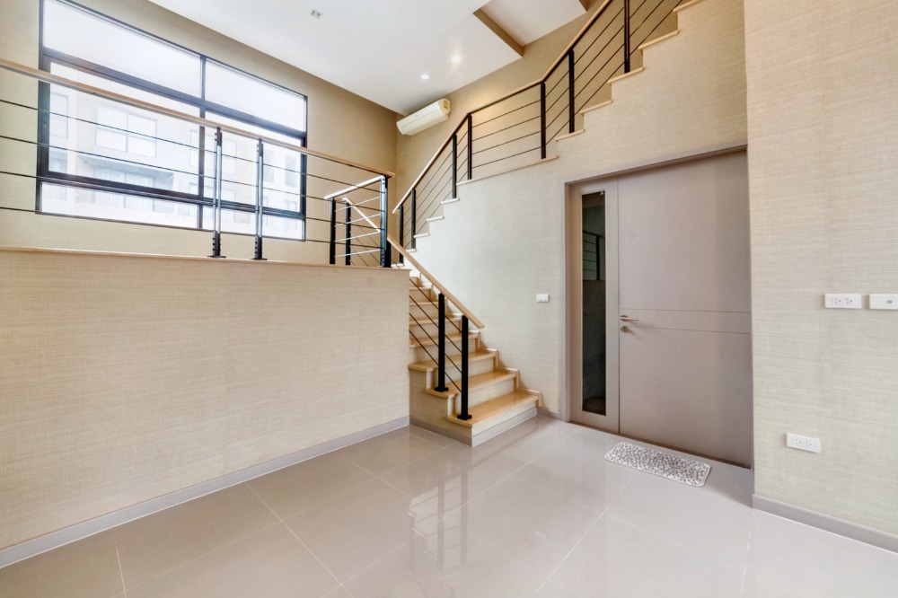 Arden townhome for sale: Arden Ladprao 71, new house near the expressway, very good price!