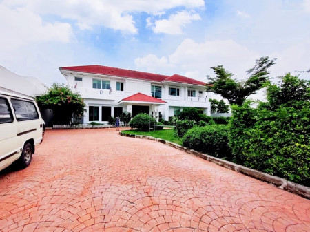 (Cheapest sale) Luxury house - Ramintra Road (near Central Ramintra, within 2.6 Km.) 522 sq.w. Building usable area 1,200 sq m. 8 bedrooms, 9 bathrooms.