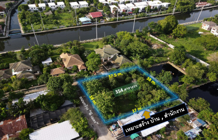 Cheap sale, land on Nut - next to the road, width 6 m. (suitable for building houses + offices) 354 sq m., width next to the road 38 m., convenient and fast transportation, near the Motorway Cheap sale, land on Nut - next to the road, width 6 m. (suitable for building houses + offices) 354 sq m., width next to the road 38 m., convenient and fast transportation, near the Motorway