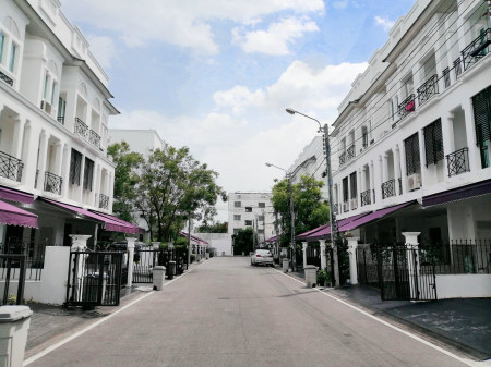 ขายถูก ทาวน์โฮมสุขุมวิท 62 ขับรถขึ้นทางด่วนเพียง 400 m. (ใกล้ BTS บางจาก 1.2 Km.) 24.8 ตร.ว. 218 ตร.ม. 4 นอน 4 น้ำ – รูปที่ 2