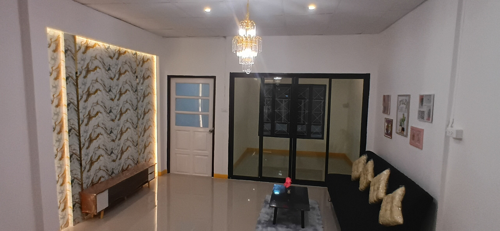 4ห้องนอนขายหมู่บ้านช.รุ่งเรือง6ที่ดินใหญ่20วาใกล้เทศบาลบางบัวทอง  