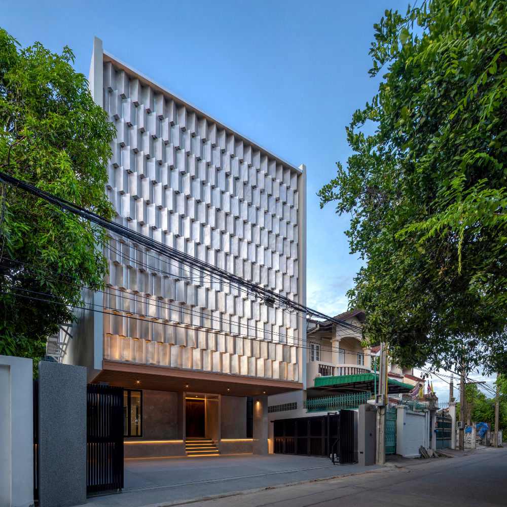 Home office for sale, good location, Bangna area, suitable for those looking to set up an office because it is a short walk from BTS Bang Chak, if coming to the expressway, it is more comfortable because going up and down the Sukhumvit 62 expressway is ve