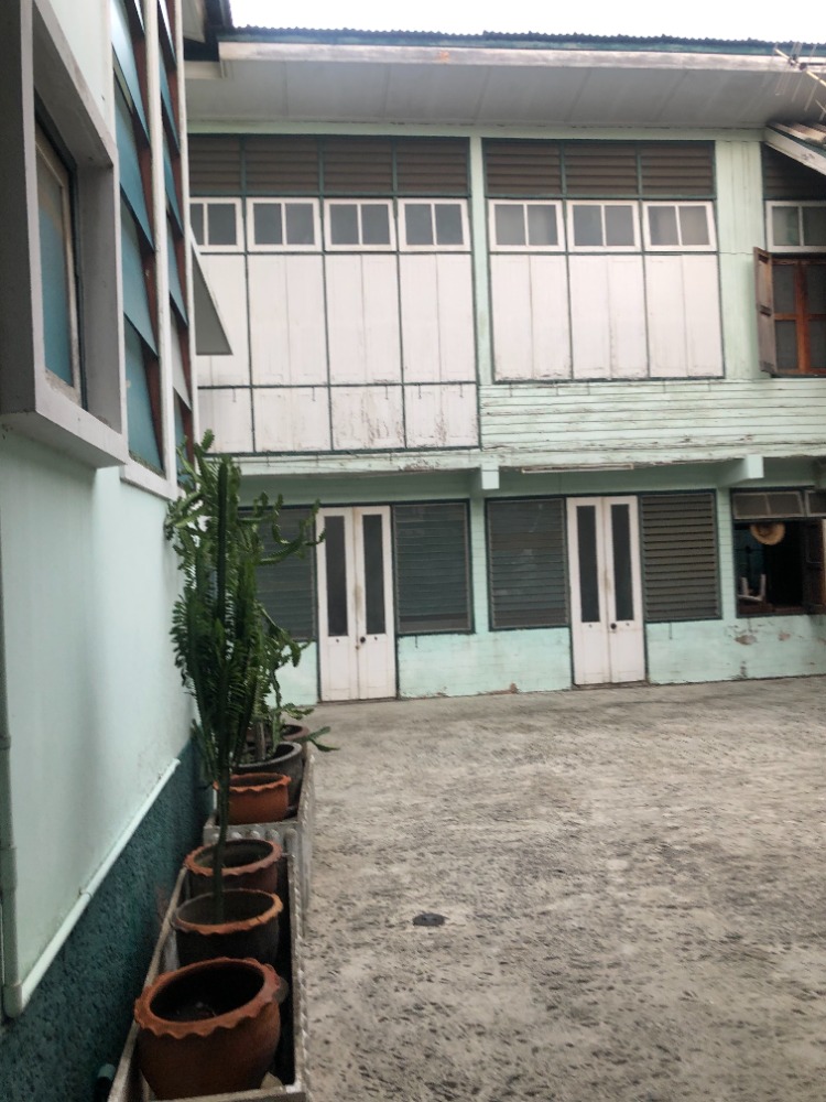 Land for sale on Phichai Road. near Phichai-Nakhon Chaisi Intersection Land for sale on Phichai Road. near Phichai-Nakhon Chaisi Intersection
