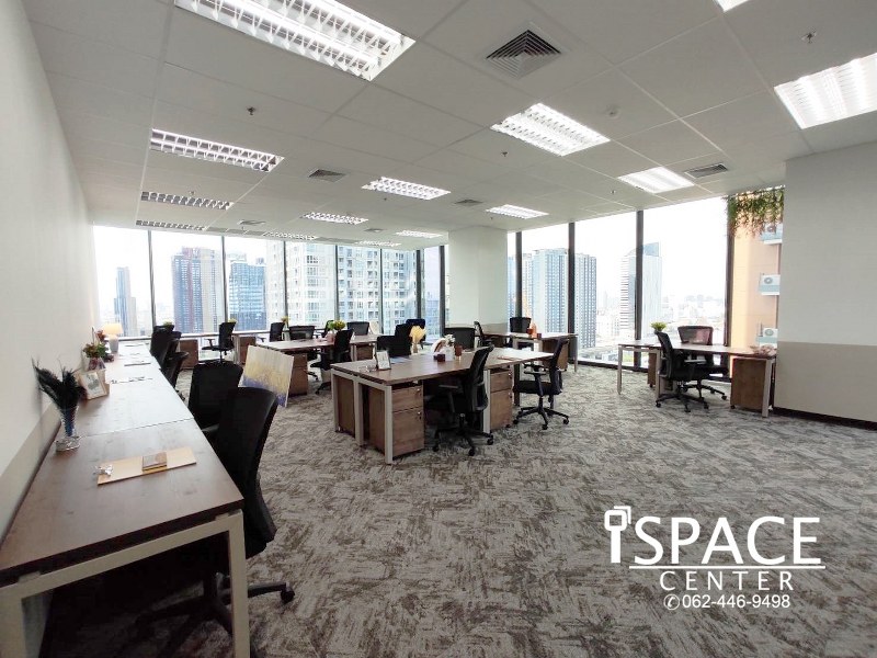 Service Office for rent on Grade A offices, near MRT Phetchaburi, only 180 meters away, can carry a notebook to work straight away No need to decorate the office by yourself.