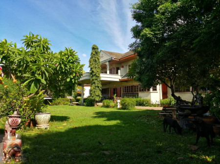 Urgent sale! Baan Ramintra Km. 8 behind the corner (near the BTS 800 m.) 6 bedrooms, 6 bathrooms, 370 sq.w., 770 sq.m., economical family size Easy to redecorate