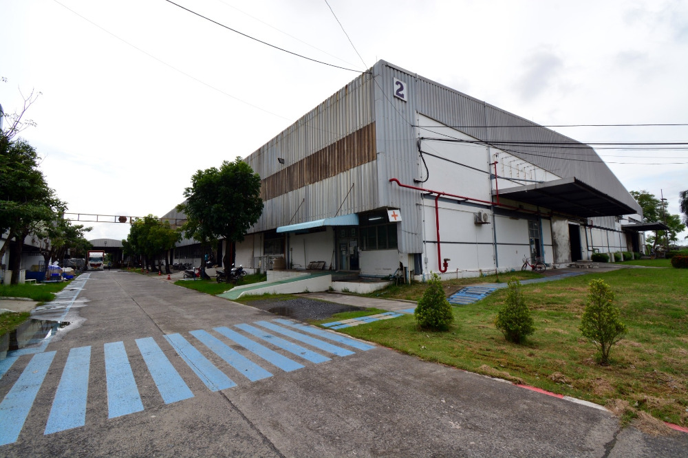 ขาย โรงงาน ที่ฉะเชิงเทรา งดงาม  พร้อมสนง.ออฟฟิศ รวม 4 อาคาร พท.ใช้สอยอาคารละ 8,000 ตร.ม. รวม 32,000 ตร.ม.  ที่ดินรวมอาคาร​ ​27 ไร่