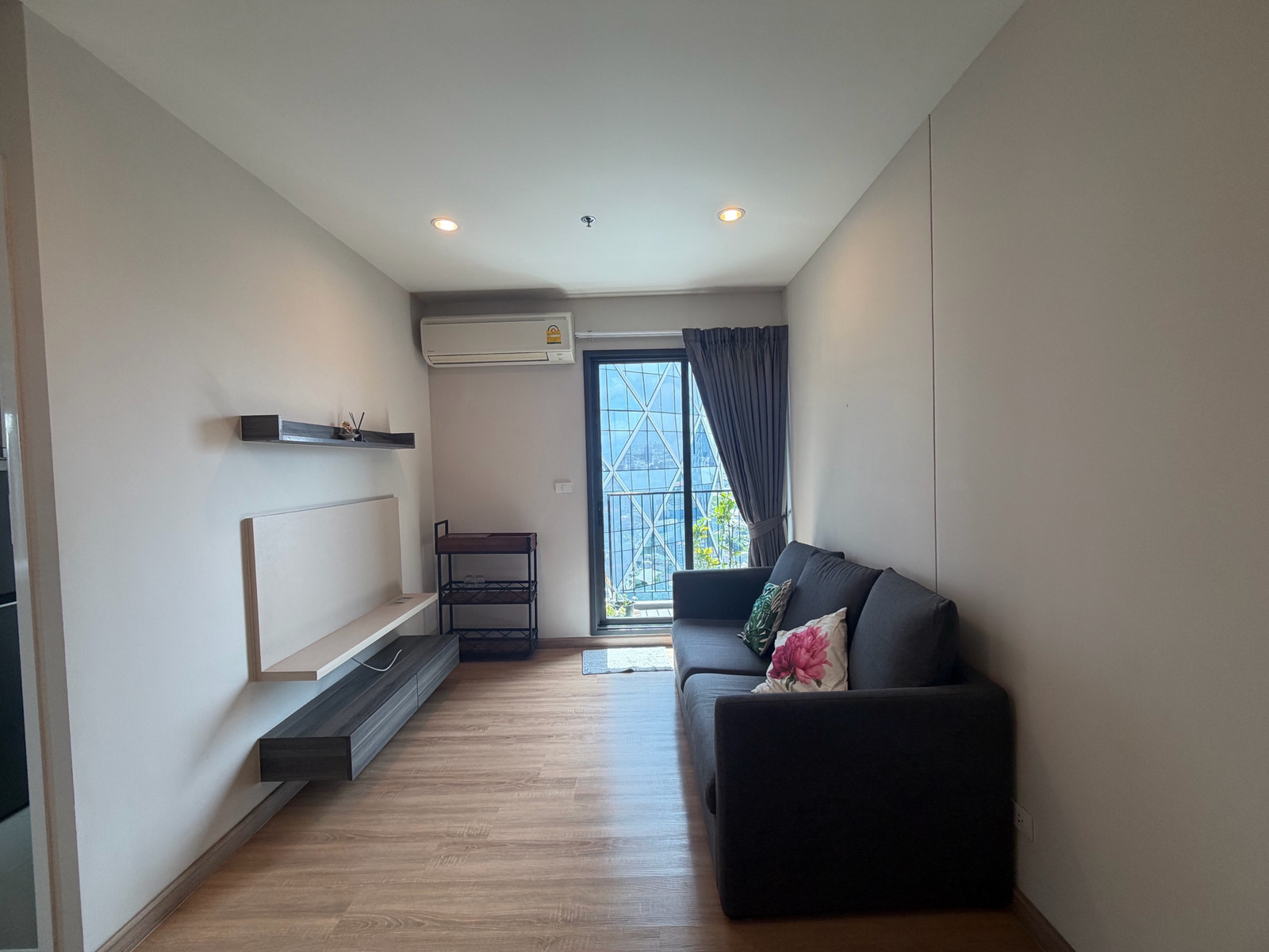 1 beautiful bedroom ‼️‼️ with balcony, very good price, Centric Ari Station