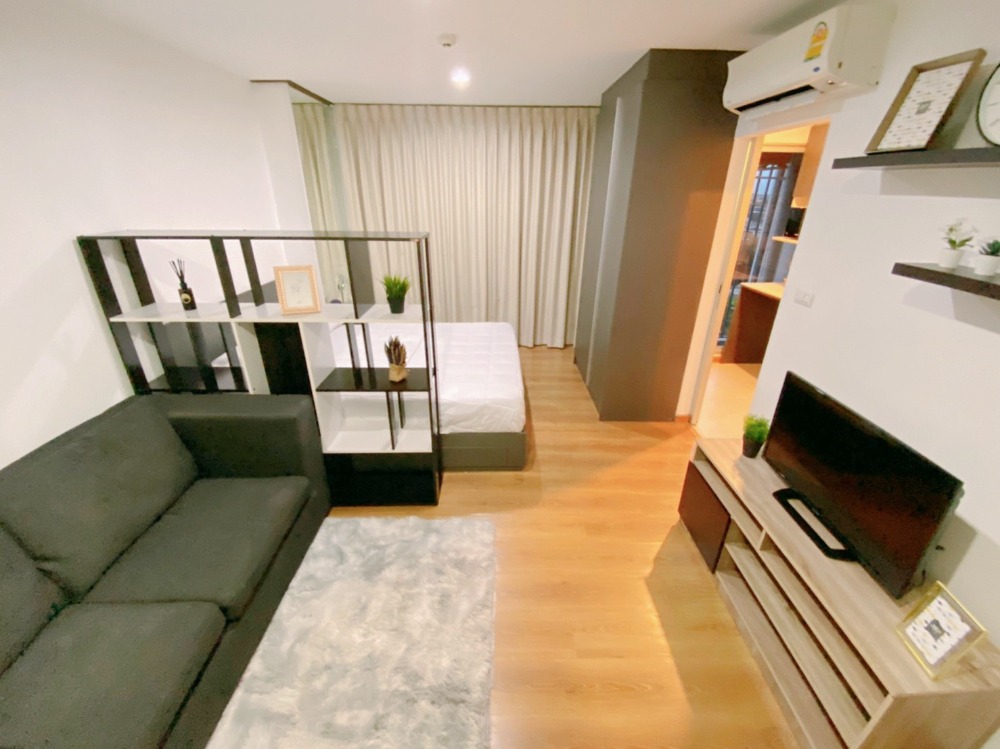 Condo for rent, Hall mark Chaengwattana Pak Kret 17, size 24.5 sq m., price 6900 baht, opposite Central Chaengwattana. Next to the main road, easy to enter and exit.  (New room ready to move in) (Can join the project to help pay for up to 12 installments)
