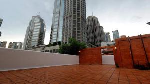 Townhouse at ploenchit for rent