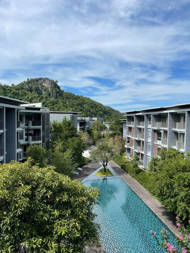 Urgent sale!!! Condo 23 degree Khao Yai by Sansiri, 3 bedrooms, high floor, pool view, new room, no one has been in. Selling below market price