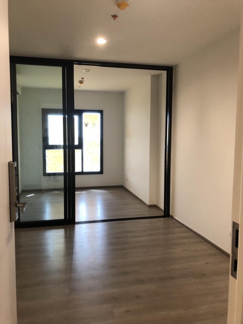THE BASE PHETKASEM  Room for sale ( brand new room)ขายห้องด่วน 
ห้อง 1 bedroom ขนาด 32 ตรมใกล้รถไฟฟ้า MRT เพชรเกษม 48