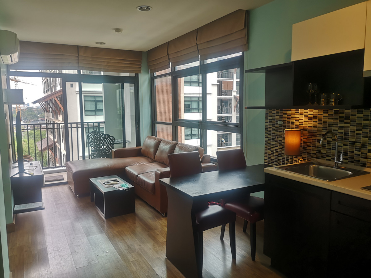 Condo for rent, Nawathara River Life, corner room, pool view, glass window on the side with a 180-degree view, Kaset Nawamin intersection, intersecting with the Ekkamai-Ram Intra expressway Condo for rent, Nawathara River Life, corner room, pool view, glass window on the side with a 180-degree view, Kaset Nawamin intersection, intersecting with the Ekkamai-Ram Intra expressway