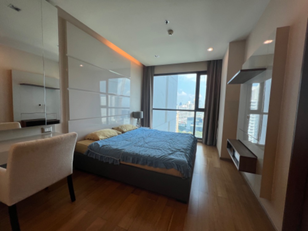 for rent The Address sathorn 1 bed high floor specail price!!