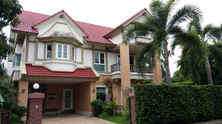 Luxury house for sale in Laddarom Aligrand Rama 5-2 project (decorated in English style garden) on an area of 143 square meters, building area 420 square meters, 4 bedrooms, 5 bathrooms. Luxury house for sale in Laddarom Aligrand Rama 5-2 project (decorated in English style garden) on an area of 143 square meters, building area 420 square meters, 4 bedrooms, 5 bathrooms.