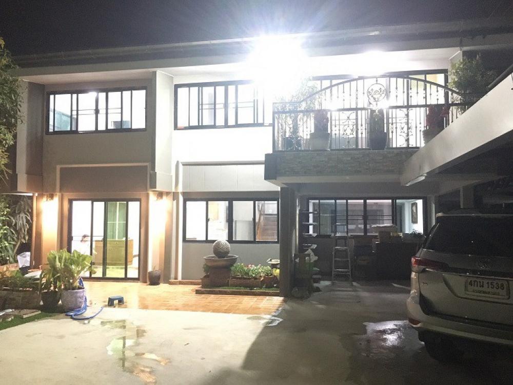 บ้านขนาดใหญ่ ขายขาดทุน โฮมออฟฟิต พท.143 ตรว. รีโนเวทแล้วพร้อมอยู่บรรยากาศรีสอร์ท  มีอุปกรณ์สำนักงานครบครันใกล้สถานีรถไฟฟ้า สัมมซอยถนนรามคำแหง 118 แยก 29 ใกล้ศูนย์นันทนาการเขตสะพานสูง สนามแบดมินตัน,เทนนิส,สระว่ายน้ำ ,คลับเฮาส์พร้อมกิจกรรม แอโรบิค ลีลาศ  – รูปที่ 2