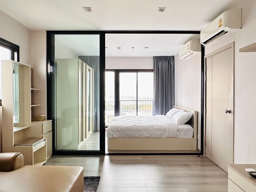 Condo for rent, The Politan Rive, the most private corner room with side windows, near Phra Nang Klao Bridge MRT.