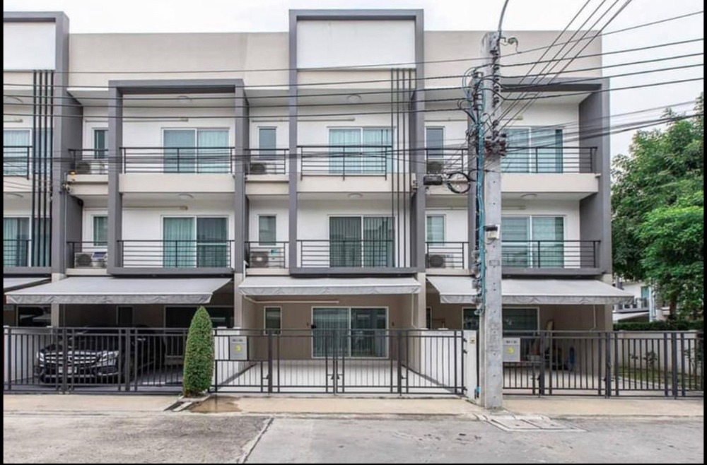 🔥3-storey townhome for sale Baan Klang Muang Sukhumvit 77 Soi On Nut 17**Sold with tenant**
