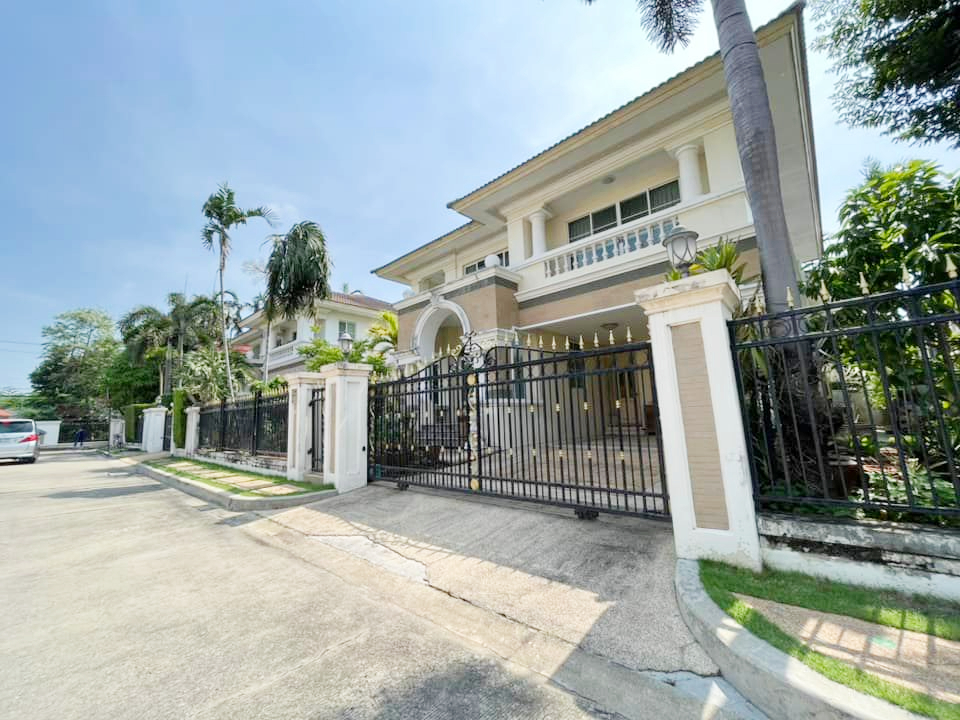 House for sale, Ladawan Sukhumvit 103 (Udom Suk), Chaloem Phrakiat Rama 9 Road, 300 sq m., size 82 sq m, elegant, good condition, ready to move in. House for sale, Ladawan Sukhumvit 103 (Udom Suk), Chaloem Phrakiat Rama 9 Road, 300 sq m., size 82 sq m, elegant, good condition, ready to move in.