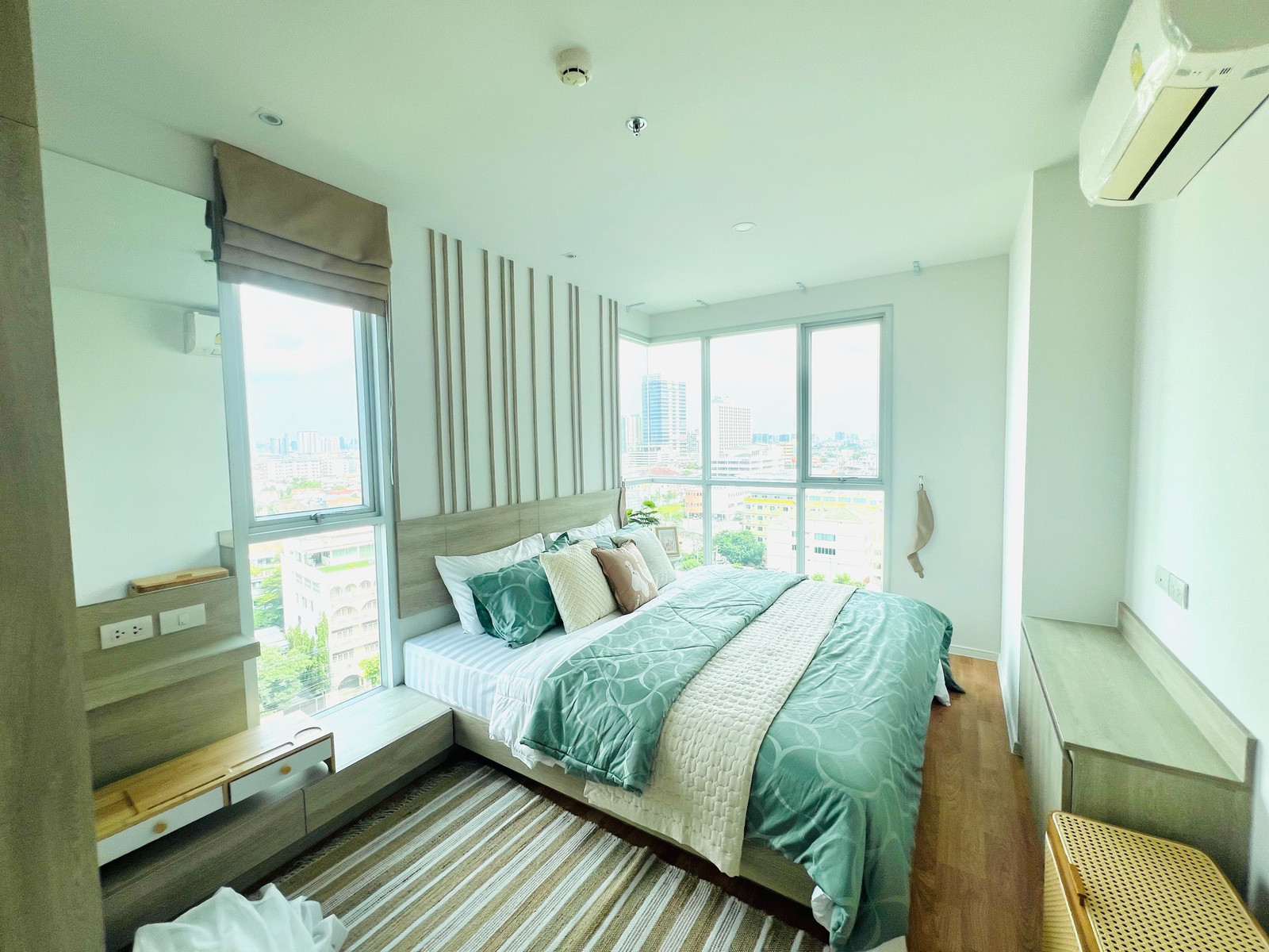 2-bedroom condo for sale near Central Pinklao, special price with furniture, Lumpini Park Boromarajonani-Sirindhorn Condo, size 51.75 square meters, large room, convenient living space, near MRT Bang Yi Khan, Pinklao