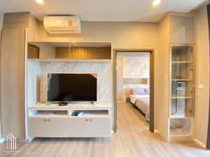For sale with tenant, Whizdom Essence Condo, room ready to move in, built-in work desk, comfortable WFH, beautifully decorated, south facing, cool breeze @6.37 MB