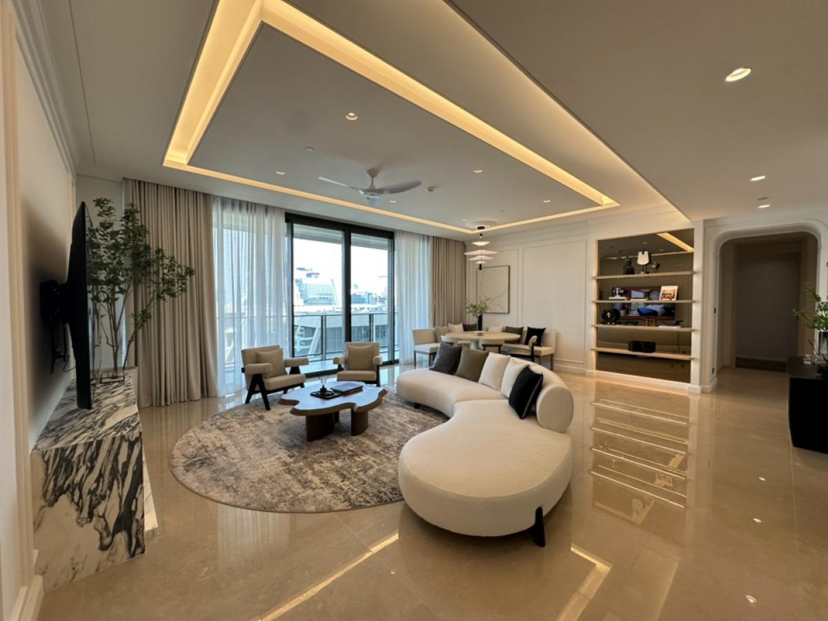 +++ Urgent sale +++ The Residences @ Sindhorn Kempinski Hotel Bangkok** 3 bedrooms, 216 sq m., complete functions, ready to move in.