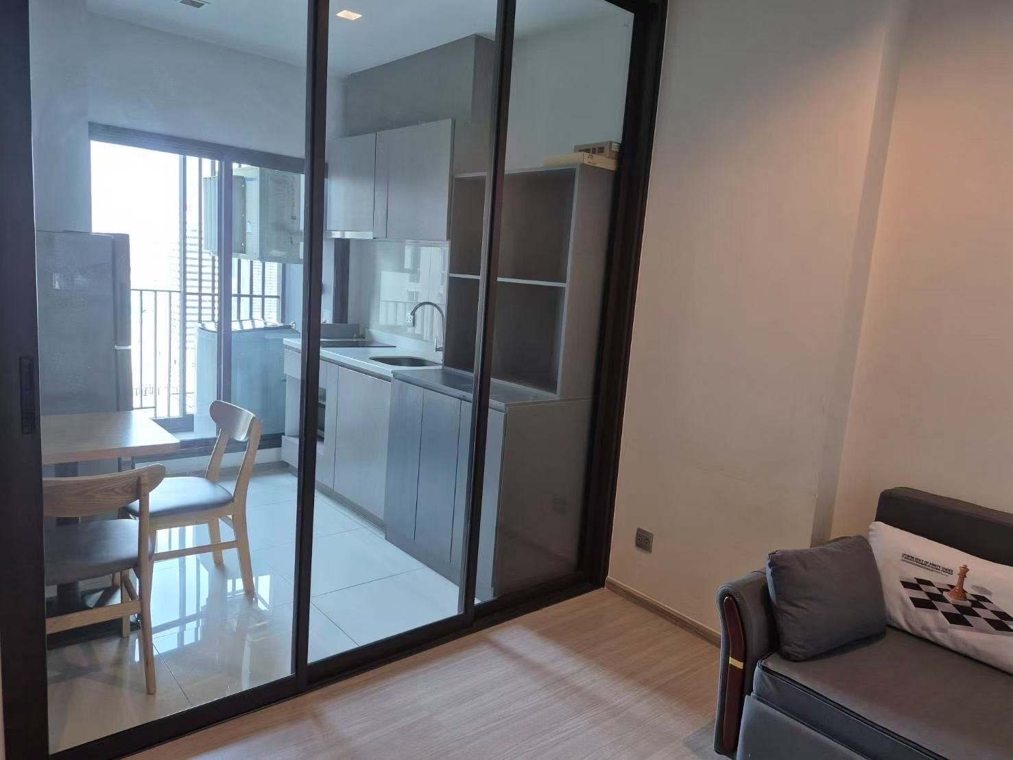 Condo near MRT Rama 9 Life Asoke Rama 9 high floor 1 bedroom 33 sqm. 