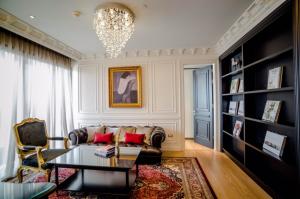 Lumpini sukhumvit 24 for rent ( penthouse for rent )