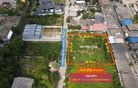 Selling cheap! land on nut Near Phatthanakan Road, new cut and Lotus On Nut (suitable for building a house + office + townhome) 352 square wah # road width 8 m. Selling cheap! land on nut Near Phatthanakan Road, new cut and Lotus On Nut (suitable for building a house + office + townhome) 352 square wah # road width 8 m.