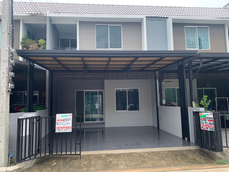 🔥Cheap sale, over-financed🔥 2-storey townhouse, 20 sq m., Baan The Color, Aria Phase 2, Suea Khlong Nueng Road 15, house has 3 bedrooms, 2 bathrooms.
