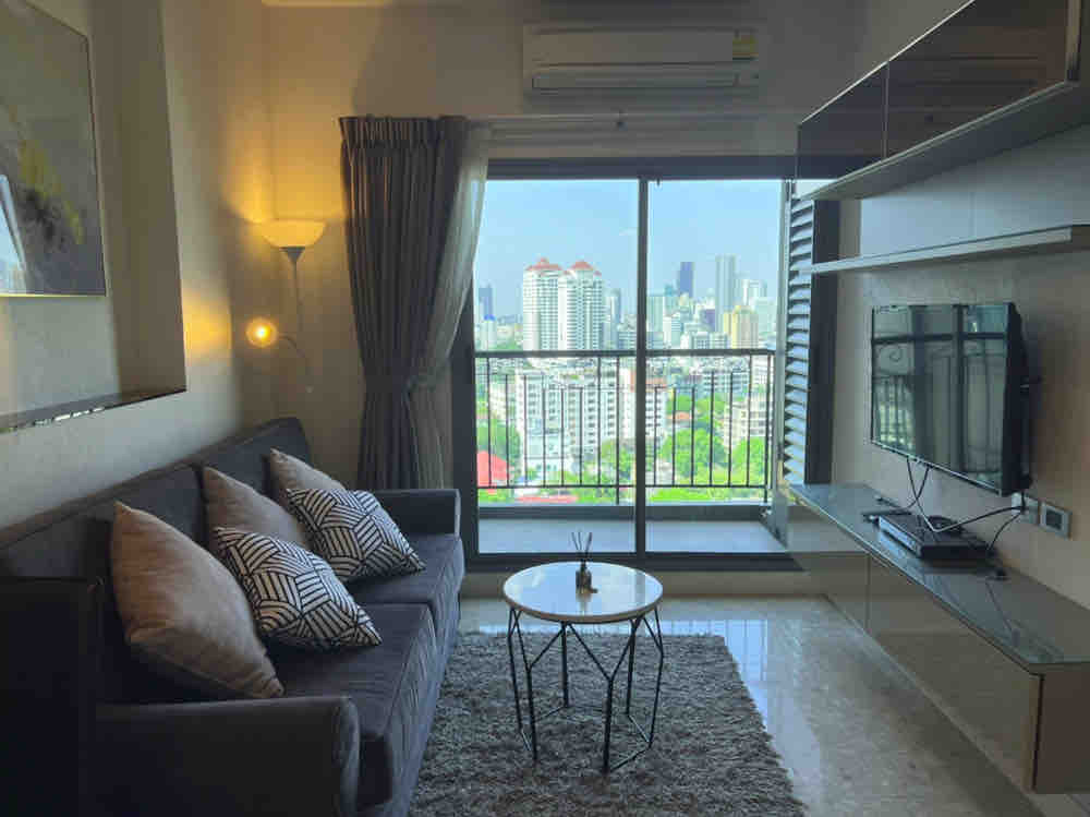 For rent The Crest Sukhumvit 34, high floor, beautiful view, wide balcony. For rent The Crest Sukhumvit 34, high floor, beautiful view, wide balcony.