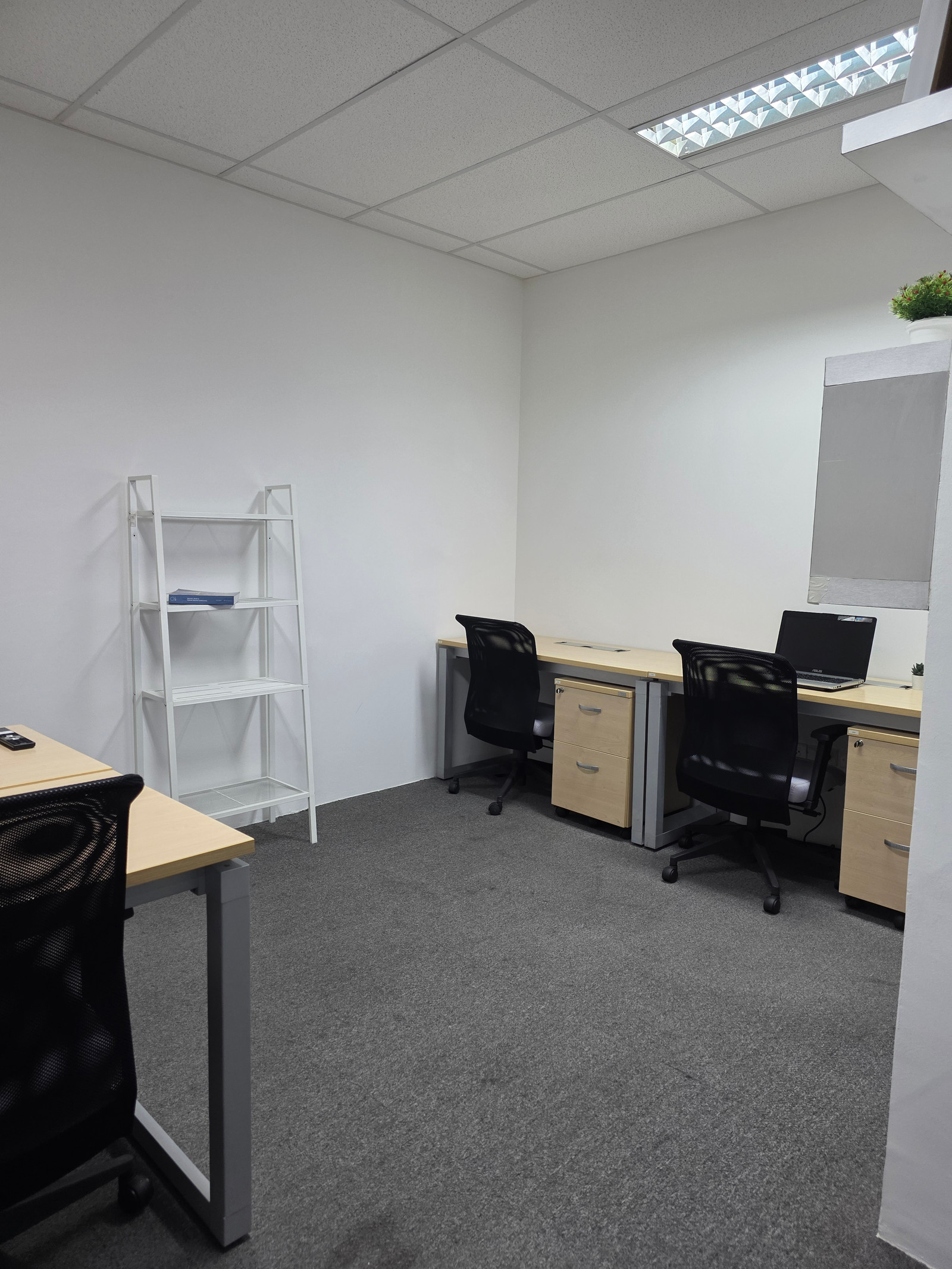 🏢 Move-In Ready Offices | High Floor City View | Company & VAT Registration Available | THB 22,000 🏢 Move-In Ready Offices | High Floor City View | Company & VAT Registration Available | THB 22,000