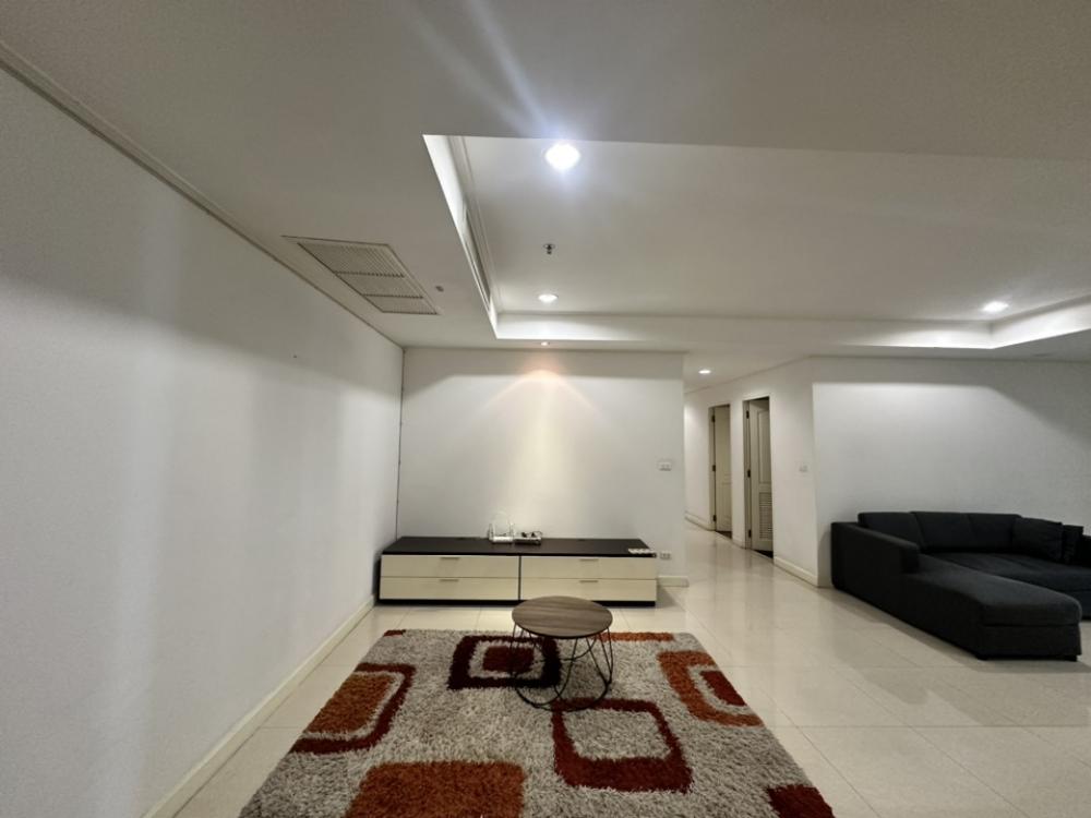 Sale with tenant - The best deal for sale at this moment-- 182 SQM unit for sale on top floor (facing to North and South)