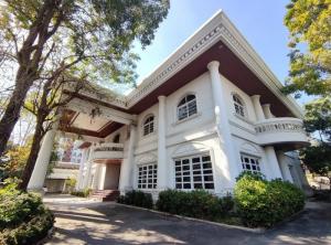 Urgent to rent a luxury house in the heart of the city, Sukhumvit 64