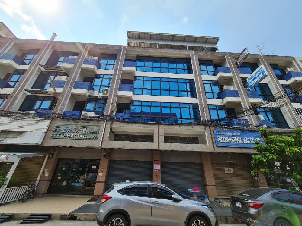 Commercial building, next to Maxval, cheap price 20k, 1-3 year contract, there are 8 buildings Commercial building, next to Maxval, cheap price 20k, 1-3 year contract, there are 8 buildings