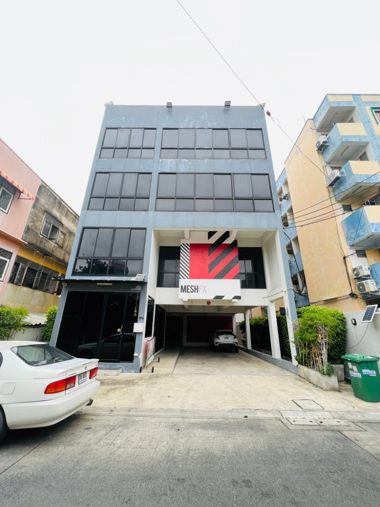 Office for rent/sale อาคารสำนักงานใกล้  MRT.ศุนย์วัฒนธรรม รัชดาภิเษก  ซอย 7 The street เข้าออกได้หลายทาง ใกล้ทางด่วน อาคาร 4 ชั้น พร้อมลิฟท์ ที่จอดรถ 7 คัน