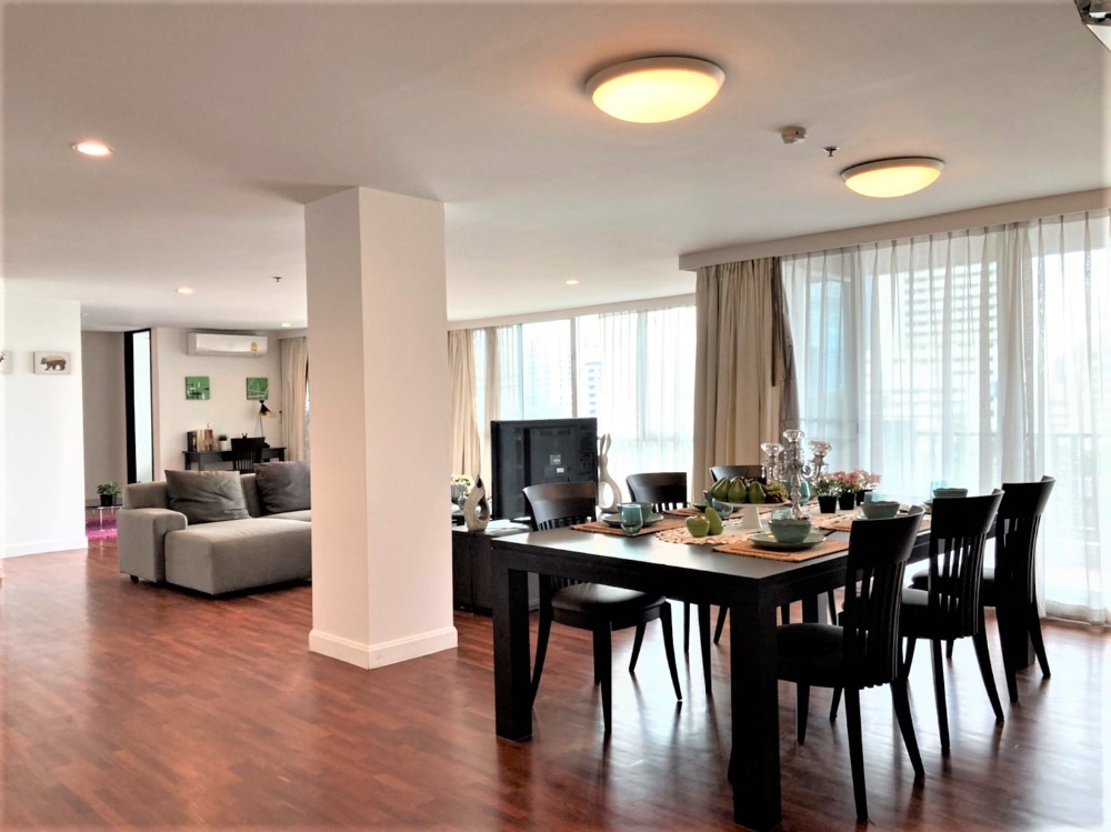 #PetFriendly Sathorn Gallery Residences Silom Area, large Unit 270sqm.  Rent 130,000Baht.