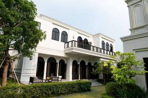 Baan sansiri pattanakarn for sell
