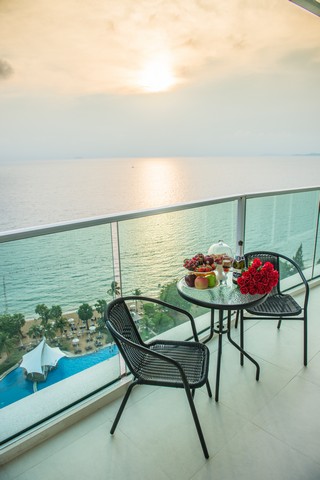 Movenpick Residences Na Jomtien Next to the sea โมเวนพิค นาจอมเทียน ติดทะเลส่วนตัว