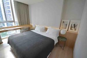 For rent Noble Revolve Ratchada 2 bedrooms 2 baths unblocked view