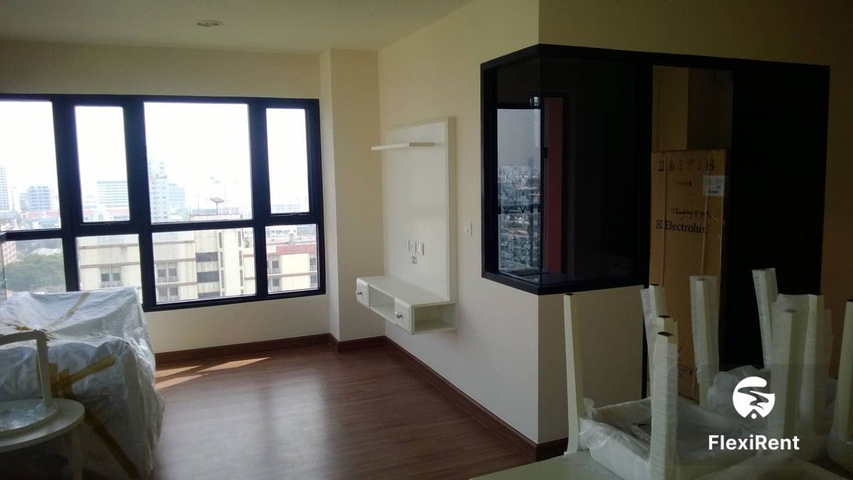Rental starts at 6 month | The Crest Phahonyothin 11 2 Bedroom | Ready to move.