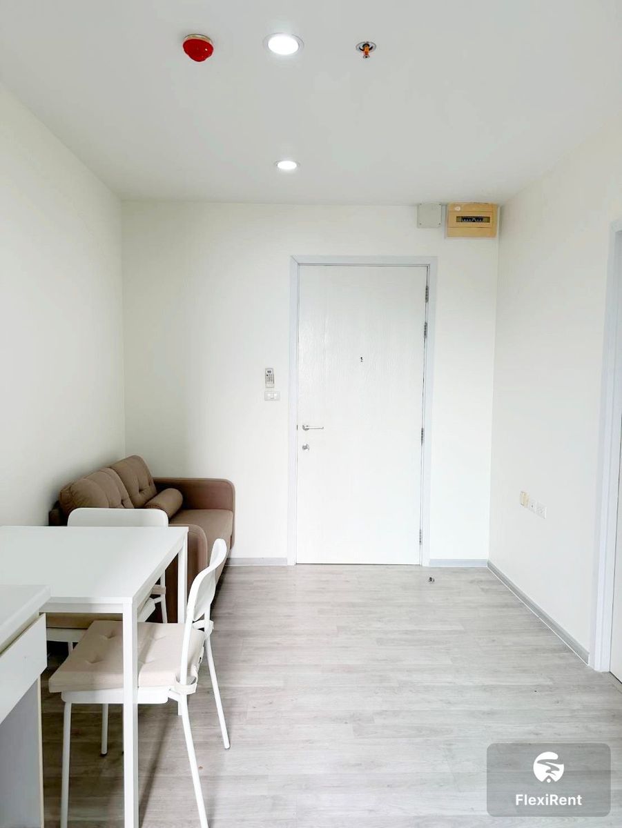 Plum Condo Central Station 1 Bedroom | ready to move.