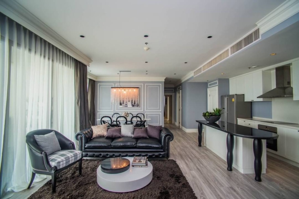 Luxury Penthouse (3 Bed 170 Sqm) 3 Car Parking Fixed @BTS PhromPong - 160,000 THB Negotiable