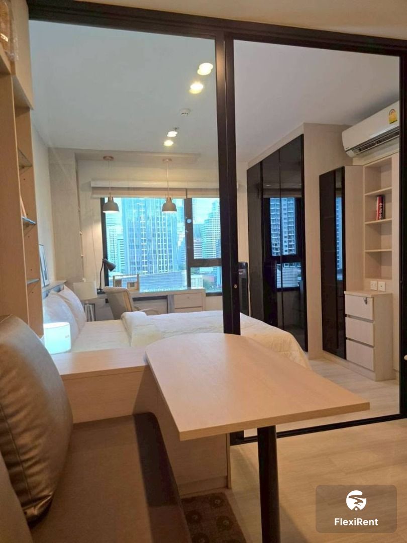Life Asoke 1 Bedroom | Only 1 month deposit required, ready to move.