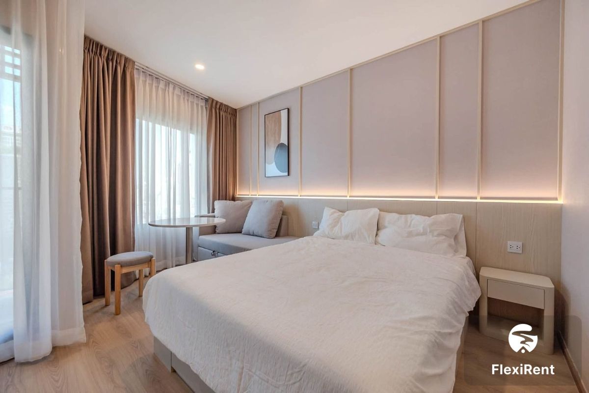 Life Rama 4 - Asoke 1 Bedroom | Only 1 month deposit required, ready to move.
